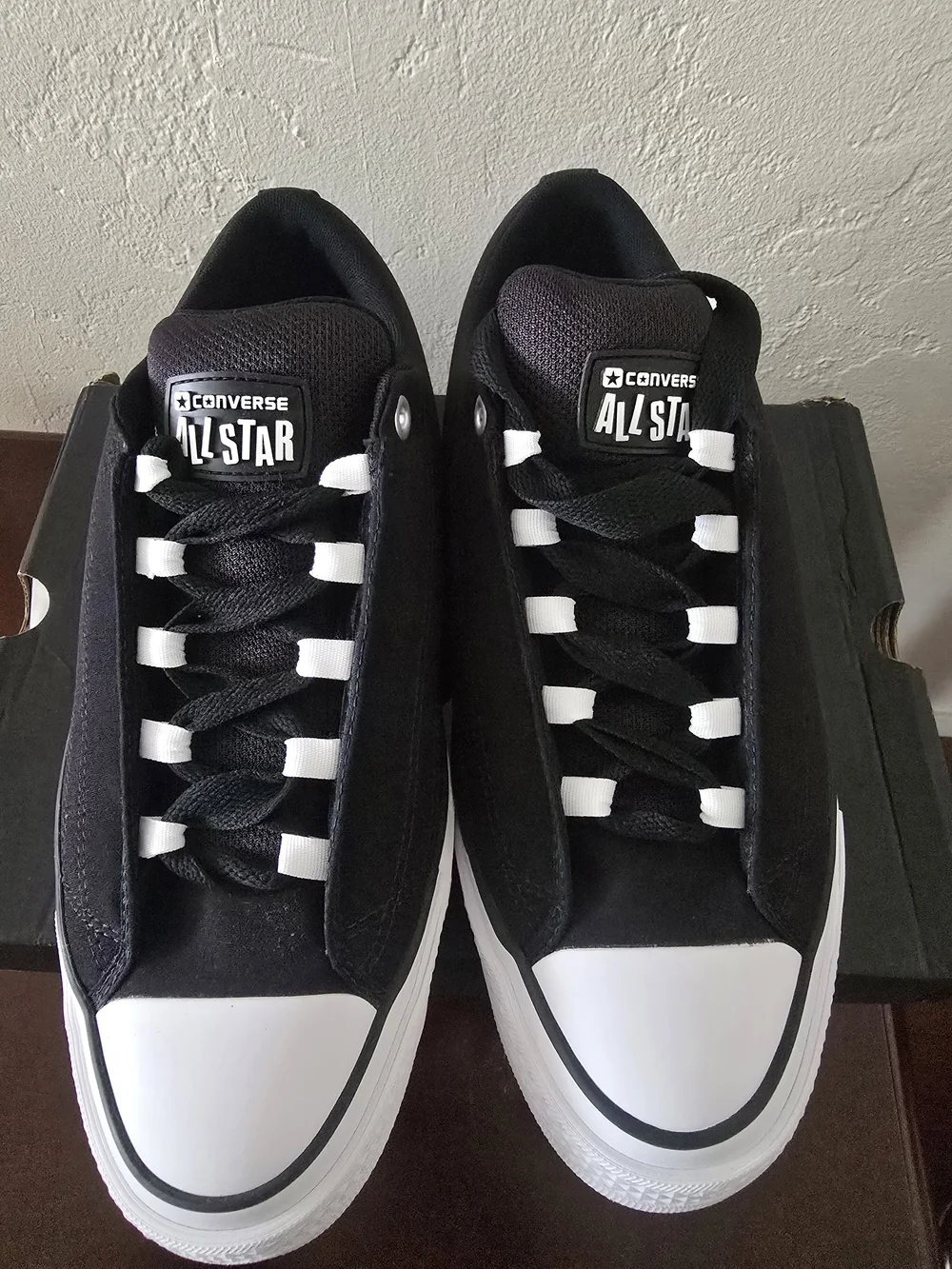 Men’s Low-Top Canvas Athletic Sneakers in Black and White